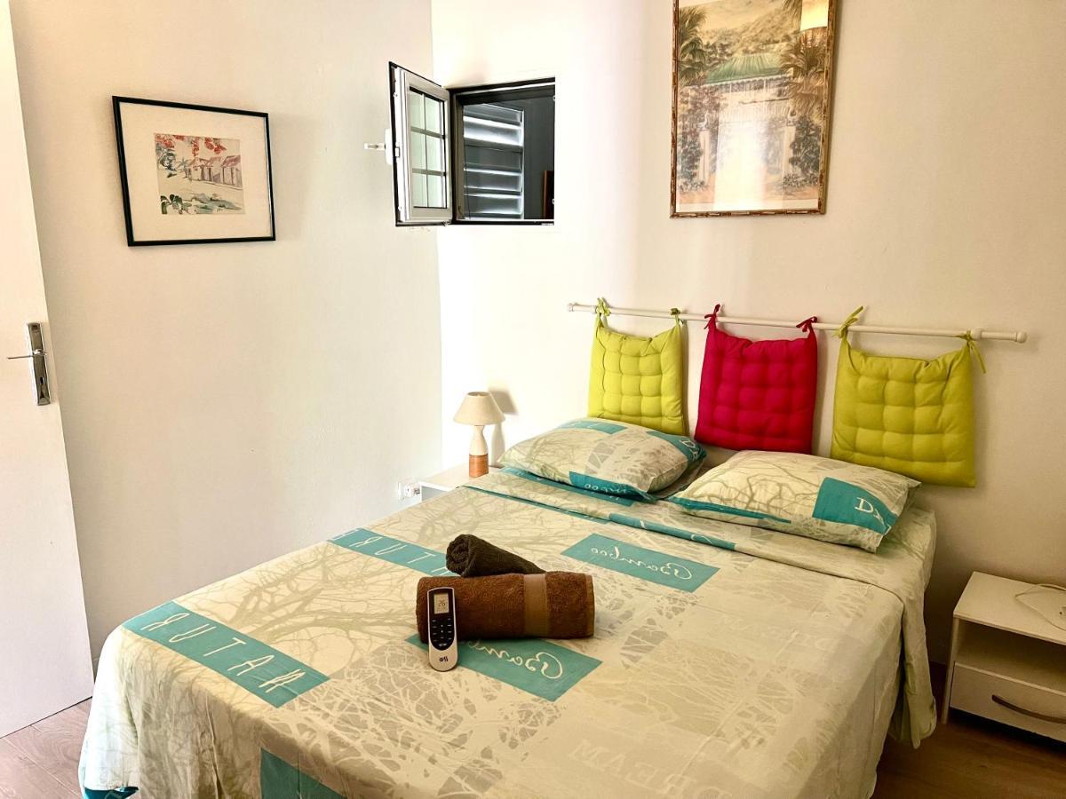 Ti Cabanon. Appartement Vue Mer A Deshaies. Екстер'єр фото